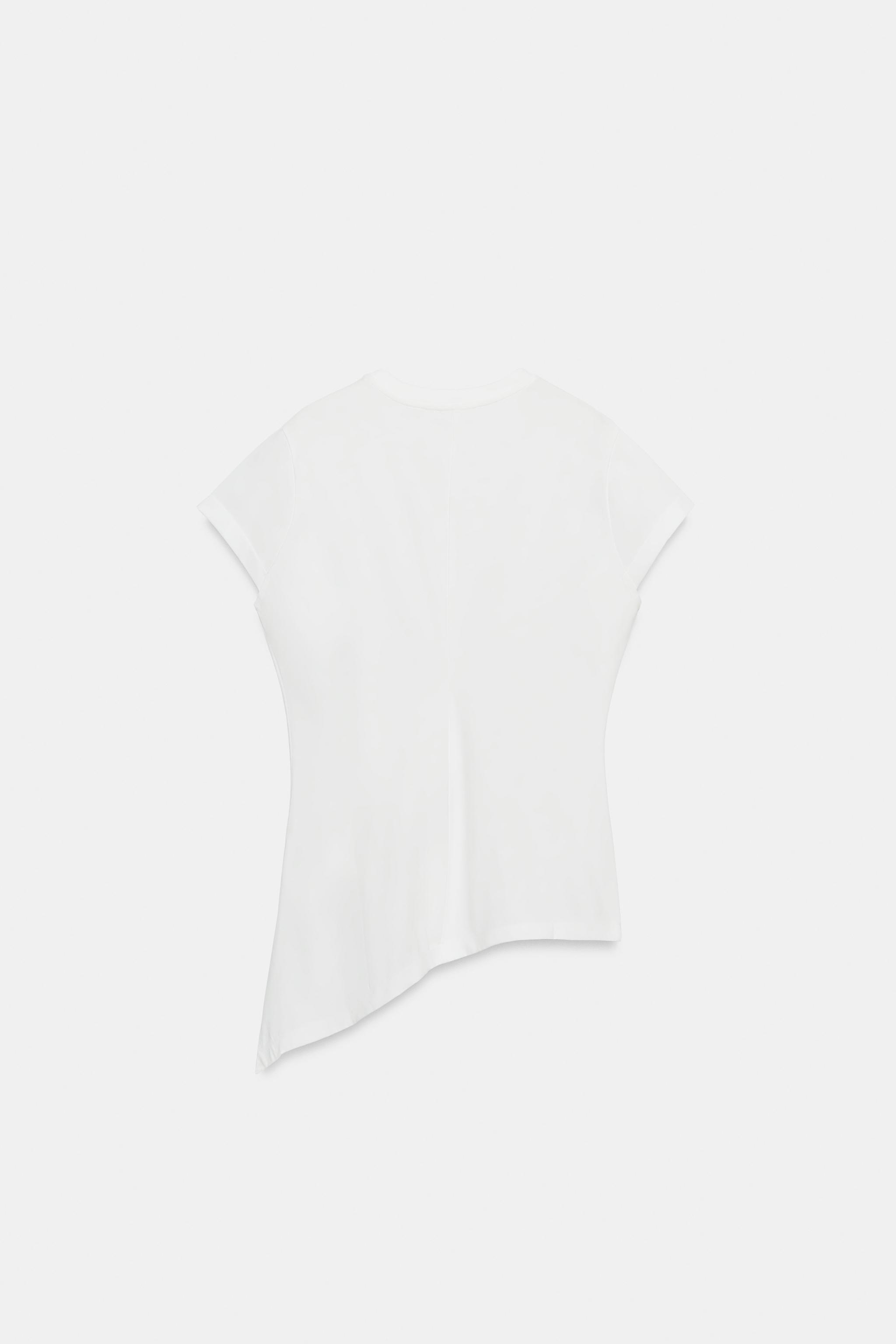 T-SHIRT ASYMÉTRIQUE À PLIS